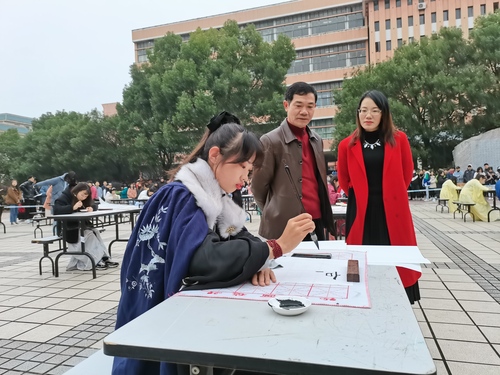 89E0B5706DB0E1D45BB35929DE8D7C70