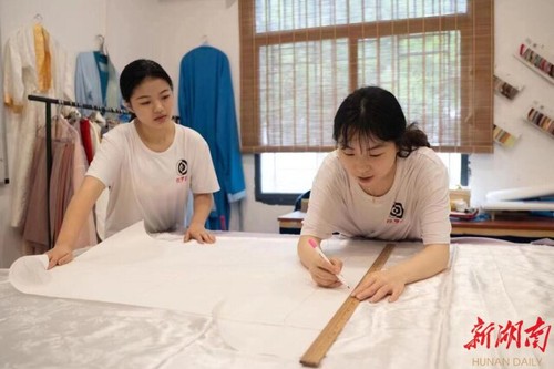 青青子衿，悠悠我心——安博站官网登录入口_安博(中国)国学研究院汉服传承创业综述