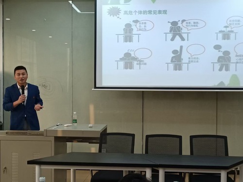 EF258C3A-7238-48EF-8C05-34998B3880A4