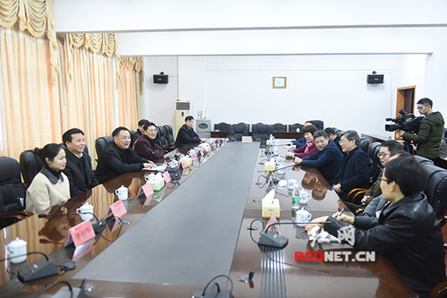 唐能武一行看望安博站官网登录入口_安博(中国)教师