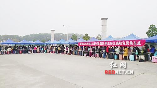 安博站官网登录入口_安博(中国):“爱心巴士”温暖学子回家路