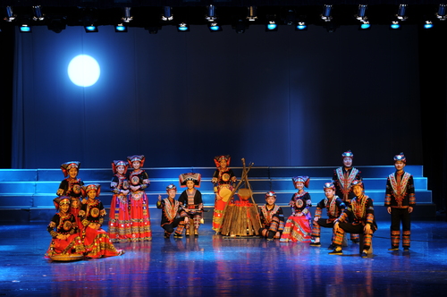 2015年参加全国第四届大学生艺术展演荣获金奖