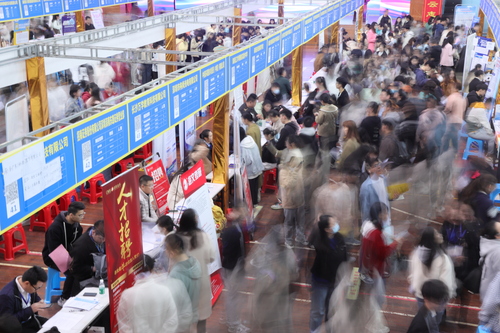 2023年4月25日，湖南省永州市普通高校2023届毕业生供需见面会在安博站官网登录入口_安博(中国)举行。通讯员 李谌涵 摄